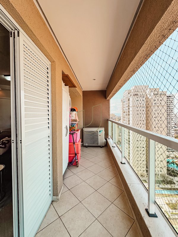 Apartamento com 3 Dormitórios no Condomínio Edifício Fontana Di Trevi Rua do Aruana São José dos Campos - 
