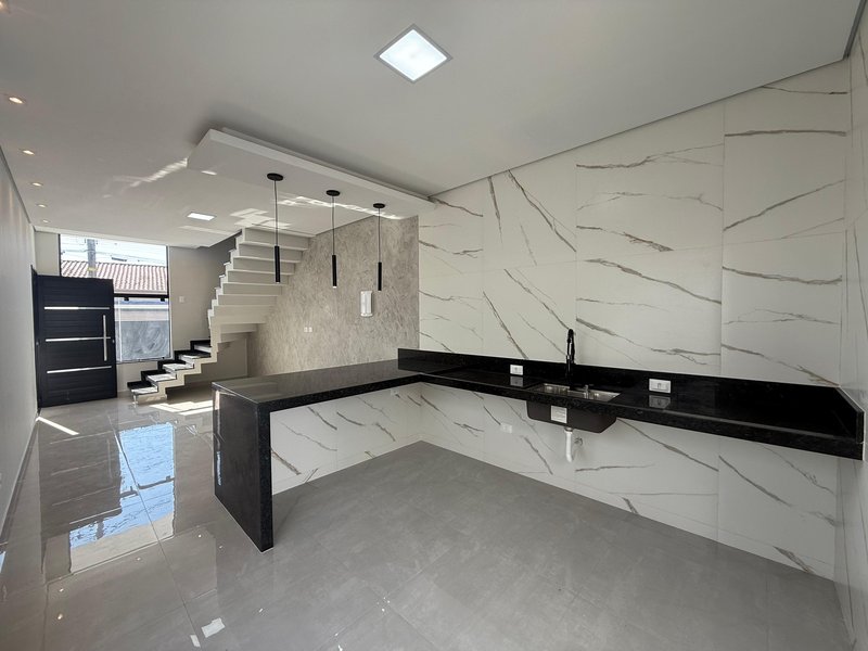 ✨ Sobrado novo com piscina no bairro Porto Novo  Caraguatatuba - 