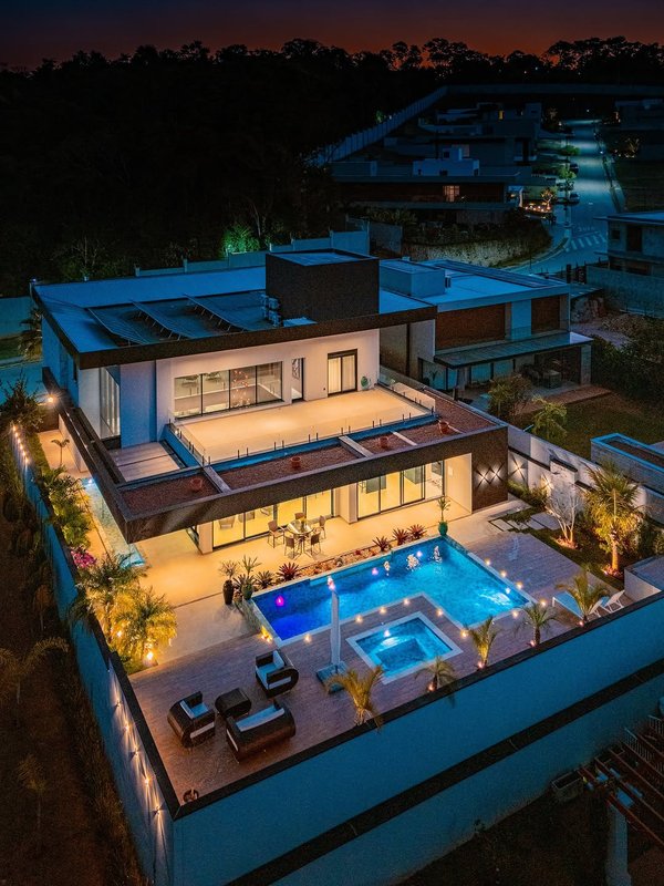 MANSÃO EXCLUSIVA EM JUNDIAÍ PORTEIRA FECHADA NA MELHOR LOCALIZAÇÃO Rua Marajoara Jundiaí - 