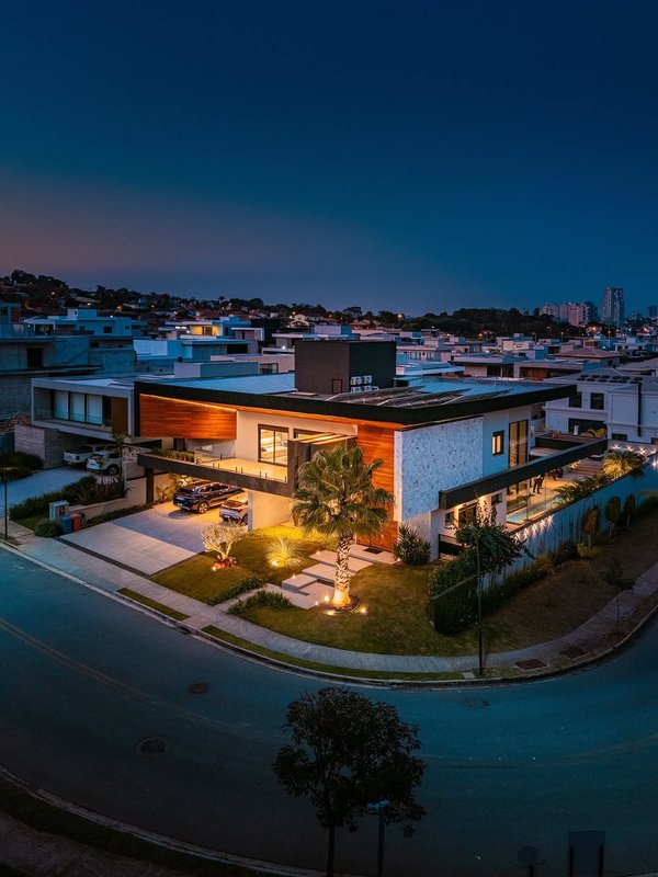 MANSÃO EXCLUSIVA EM JUNDIAÍ PORTEIRA FECHADA NA MELHOR LOCALIZAÇÃO Rua Marajoara Jundiaí - 