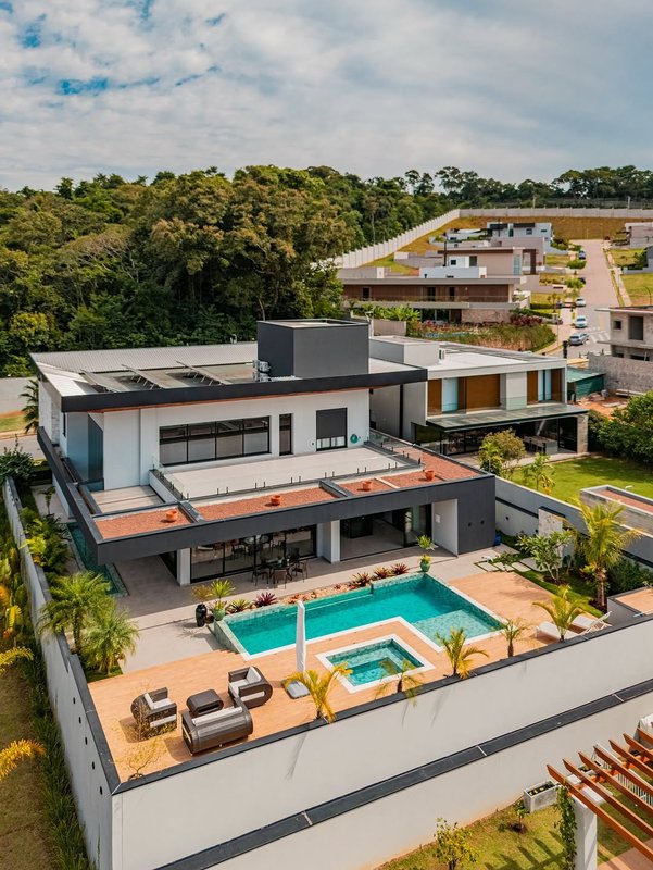 MANSÃO EXCLUSIVA EM JUNDIAÍ PORTEIRA FECHADA NA MELHOR LOCALIZAÇÃO Rua Marajoara Jundiaí - 
