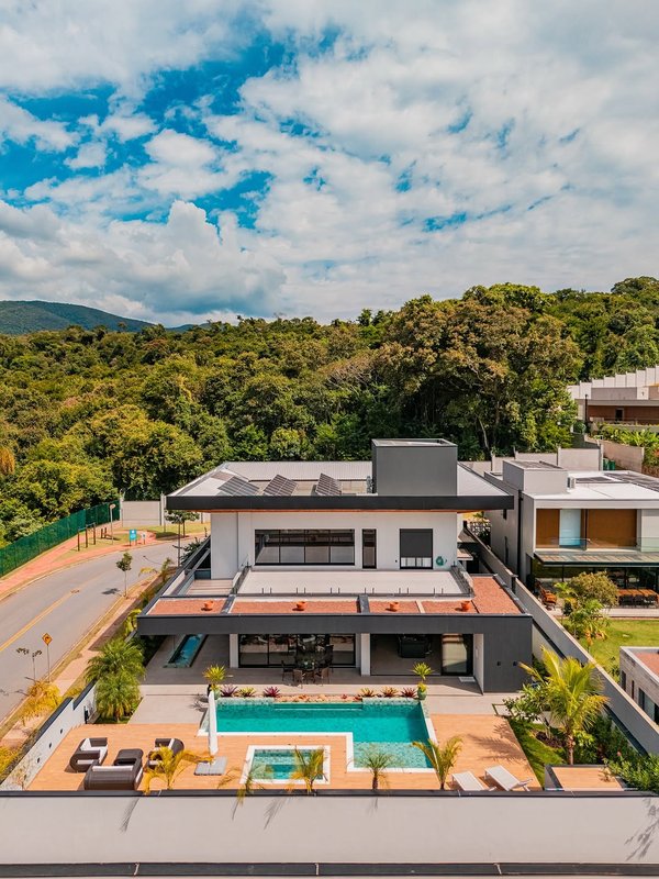 MANSÃO EXCLUSIVA EM JUNDIAÍ PORTEIRA FECHADA NA MELHOR LOCALIZAÇÃO Rua Marajoara Jundiaí - 