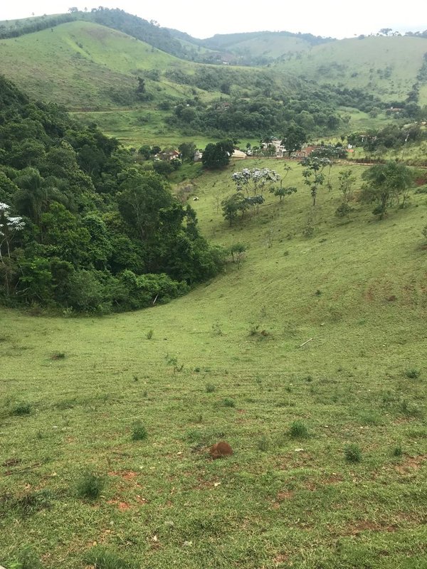 Ótima chácara pé na água à venda na Fazenda São Pedro  Igaratá - 