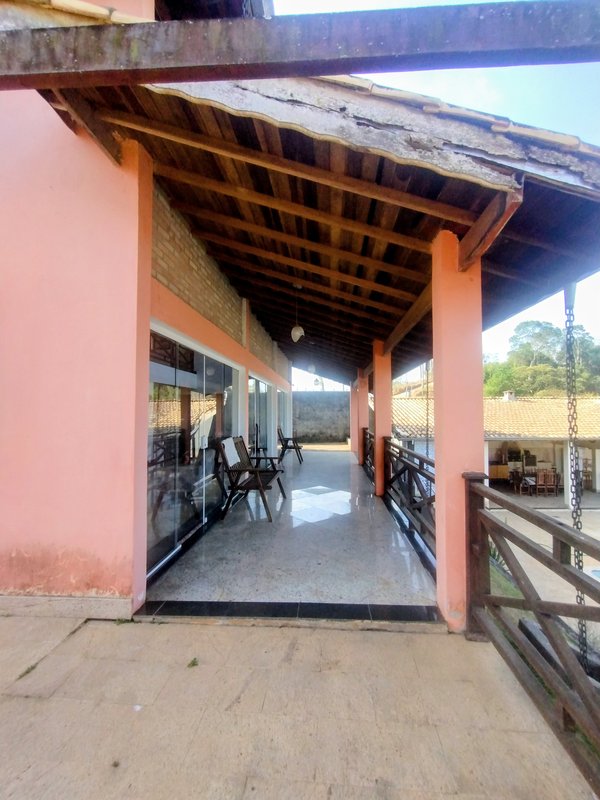 Ótima chácara pé na água à venda na Fazenda São Pedro  Igaratá - 