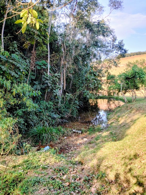 Ótima chácara pé na água à venda na Fazenda São Pedro  Igaratá - 