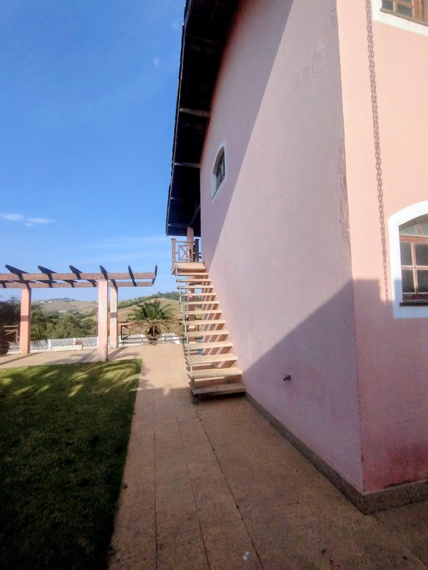 Ótima chácara pé na água à venda na Fazenda São Pedro  Igaratá - 
