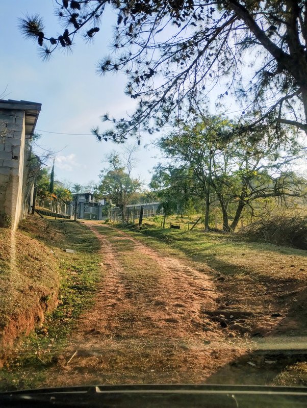 Ótima chácara pé na água à venda na Fazenda São Pedro  Igaratá - 