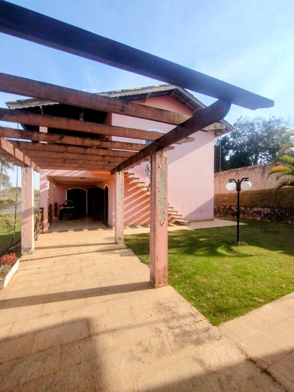 Ótima chácara pé na água à venda na Fazenda São Pedro  Igaratá - 
