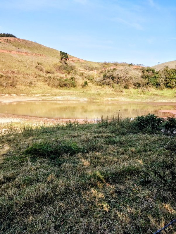 Ótima chácara pé na água à venda na Fazenda São Pedro  Igaratá - 