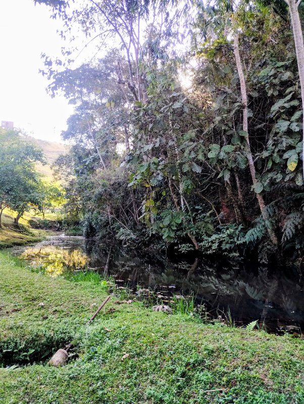 Ótima chácara pé na água à venda na Fazenda São Pedro  Igaratá - 