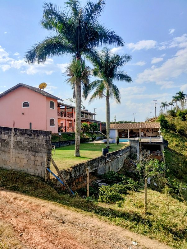 Ótima chácara pé na água à venda na Fazenda São Pedro  Igaratá - 