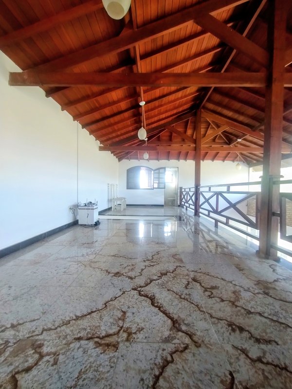 Ótima chácara pé na água à venda na Fazenda São Pedro  Igaratá - 