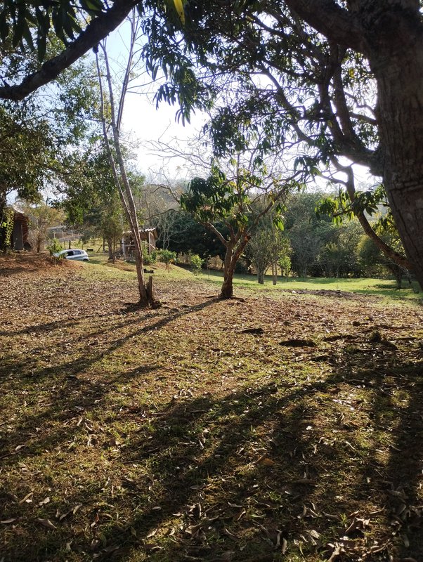 Ótima chácara pé na água à venda na Fazenda São Pedro  Igaratá - 