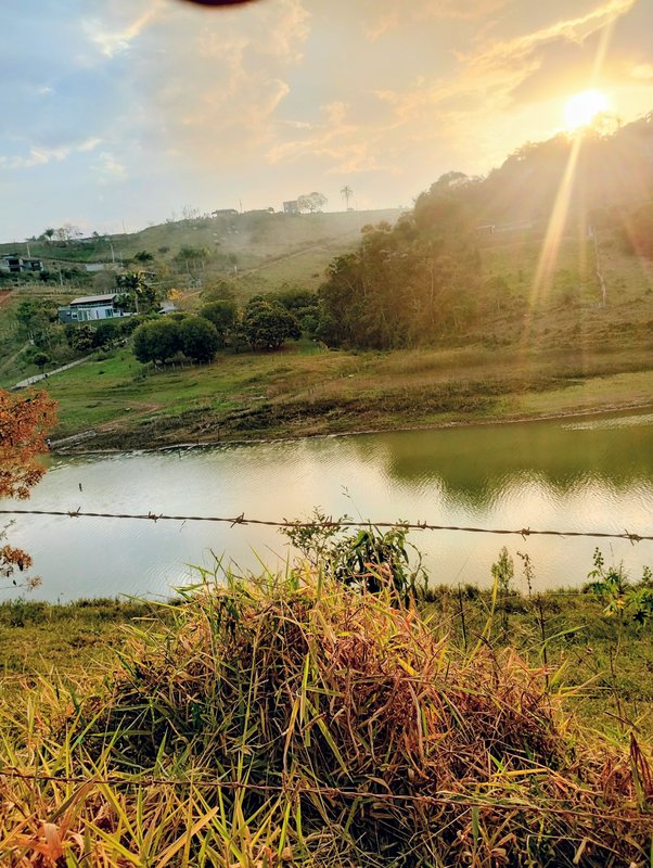 Ótima chácara pé na água à venda na Fazenda São Pedro  Igaratá - 