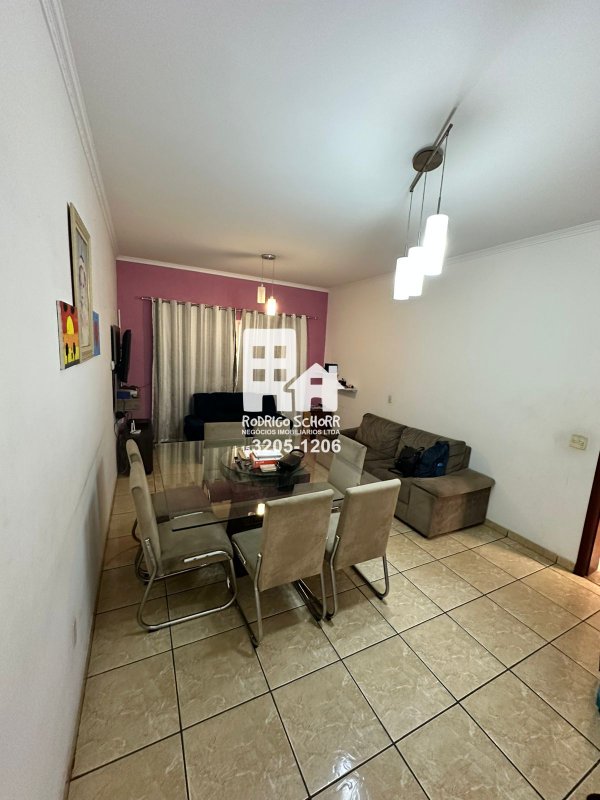 Sobrado com 3 suítes no bairro Santa Emília à Venda - Excelente Oportunidade de Compra  Tatuí - 