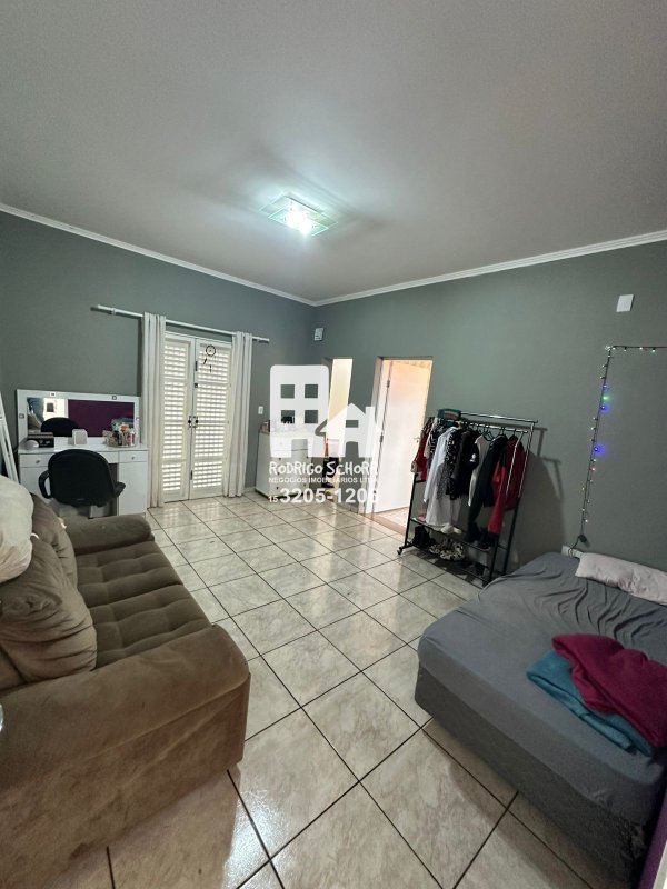 Sobrado com 3 suítes no bairro Santa Emília à Venda - Excelente Oportunidade de Compra  Tatuí - 