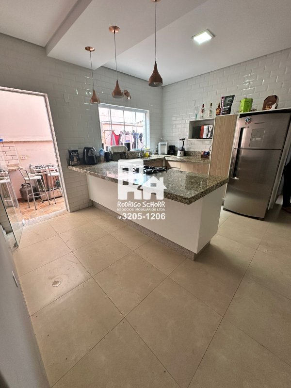 Sobrado com 3 suítes no bairro Santa Emília à Venda - Excelente Oportunidade de Compra  Tatuí - 