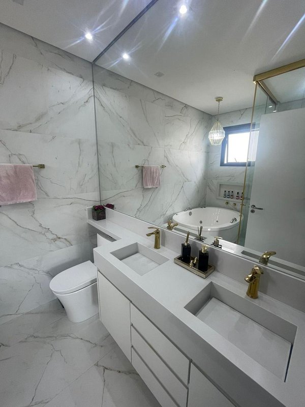 Casa à venda em condomínio de luxo Rua Sabiá Santana de Parnaíba - 