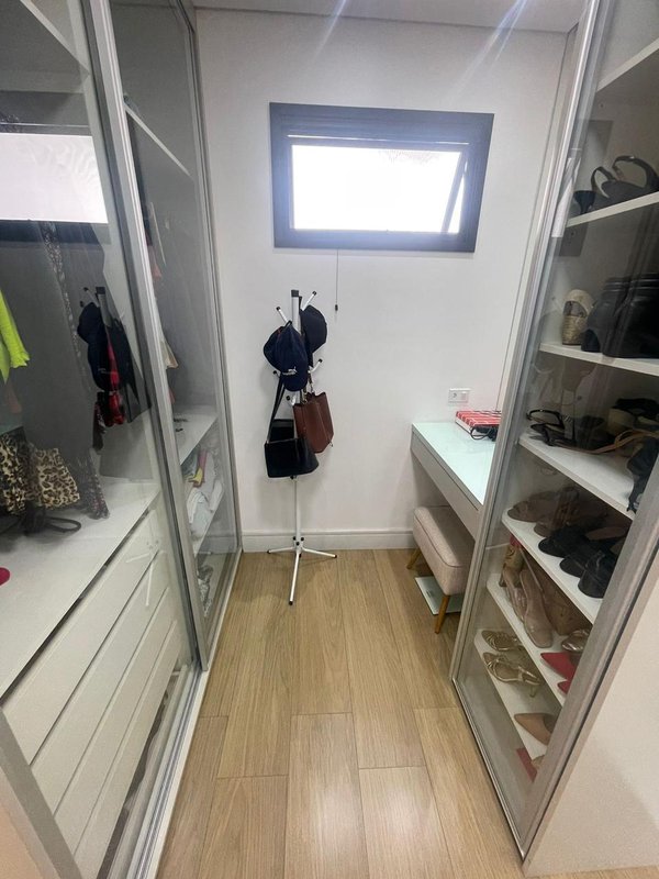 Casa à venda em condomínio de luxo Rua Sabiá Santana de Parnaíba - 