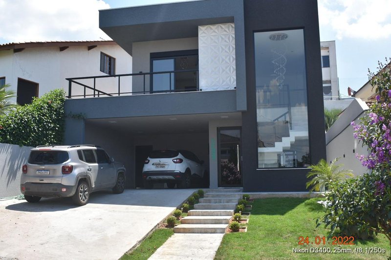 Casa à venda em condomínio de luxo Rua Sabiá Santana de Parnaíba - 