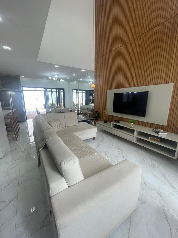 Casa à venda em condomínio de luxo Rua Sabiá Santana de Parnaíba - 