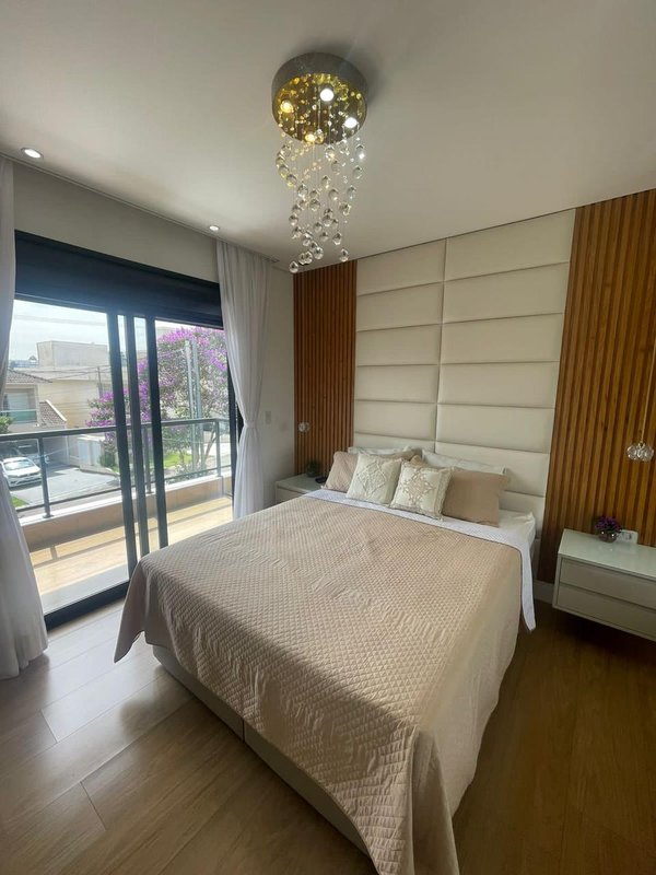 Casa à venda em condomínio de luxo Rua Sabiá Santana de Parnaíba - 