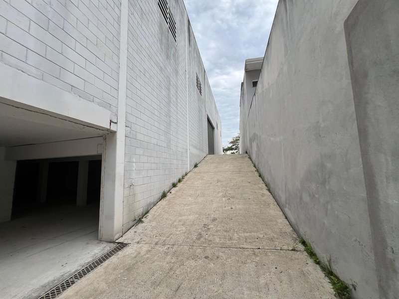 GALPÃO ZUP1 EM ARUJÁ DE 600M2 DISPONIVEL PARA LOCAÇÃO!!! Rua Presidente Prudente Arujá - 