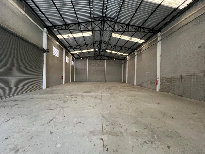 GALPÃO ZUP1 EM ARUJÁ DE 600M2 DISPONIVEL PARA LOCAÇÃO!!! Rua Presidente Prudente Arujá - 