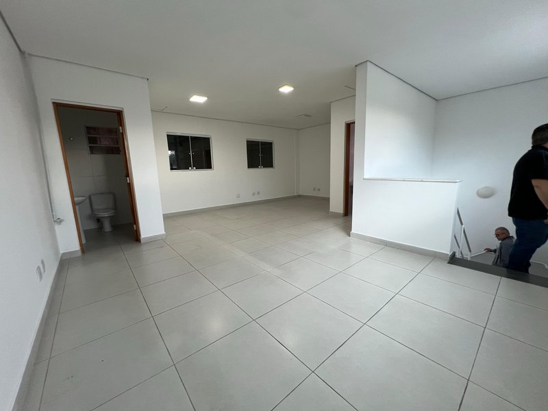 GALPÃO ZUP1 EM ARUJÁ DE 600M2 DISPONIVEL PARA LOCAÇÃO!!! Rua Presidente Prudente Arujá - 