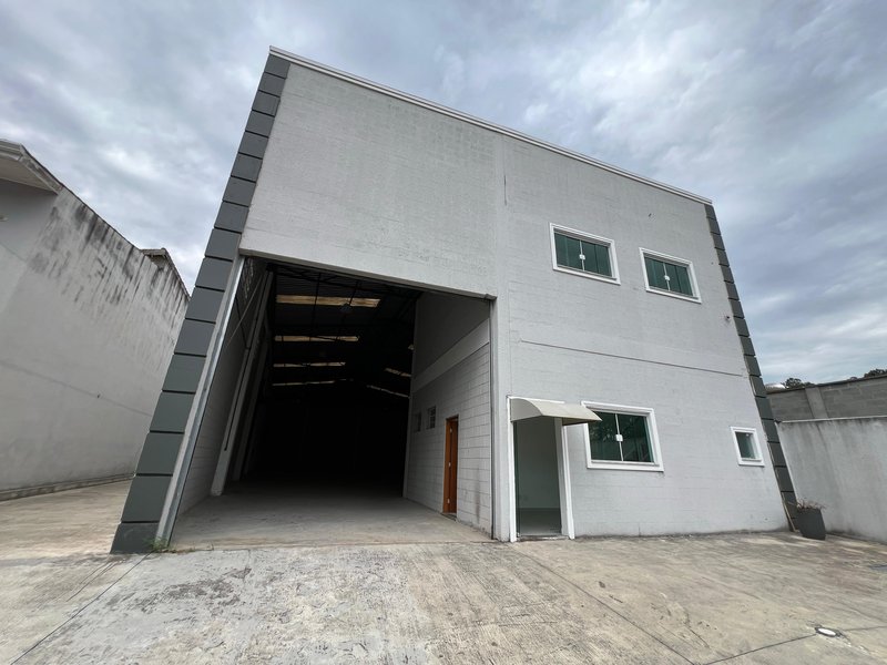 GALPÃO ZUP1 EM ARUJÁ DE 600M2 DISPONIVEL PARA LOCAÇÃO!!! Rua Presidente Prudente Arujá - 