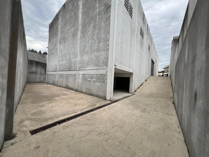 GALPÃO ZUP1 EM ARUJÁ DE 600M2 DISPONIVEL PARA LOCAÇÃO!!! Rua Presidente Prudente Arujá - 