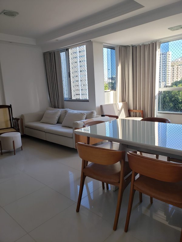 APARTAMENTO AMPLO 3 QUARTOS SUÍTE VARANDA DEPENDÊNCIA GARAGEM À VENDA NO CANELA! Avenida Araújo Pinho Salvador - 