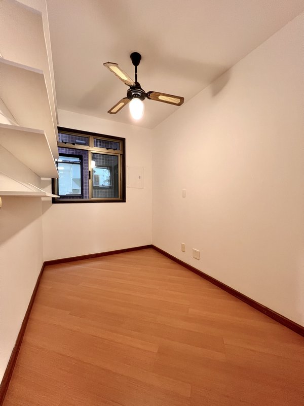 Apartamento de localização privilegiada na Praia do Pepê  Rio de Janeiro - 