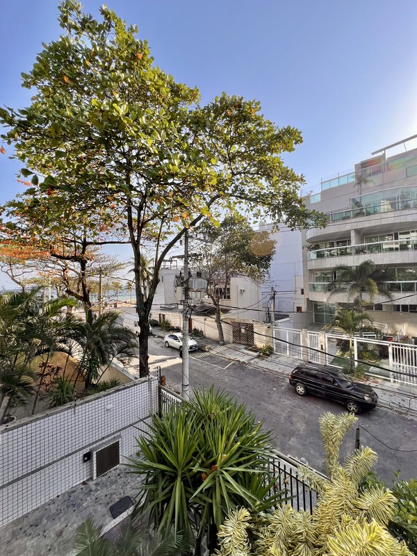 Apartamento de localização privilegiada na Praia do Pepê  Rio de Janeiro - 