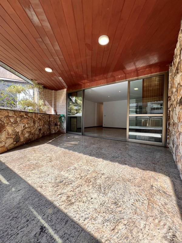 Apartamento de localização privilegiada na Praia do Pepê  Rio de Janeiro - 