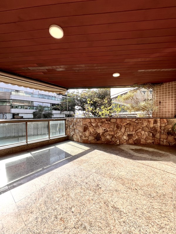 Apartamento de localização privilegiada na Praia do Pepê  Rio de Janeiro - 