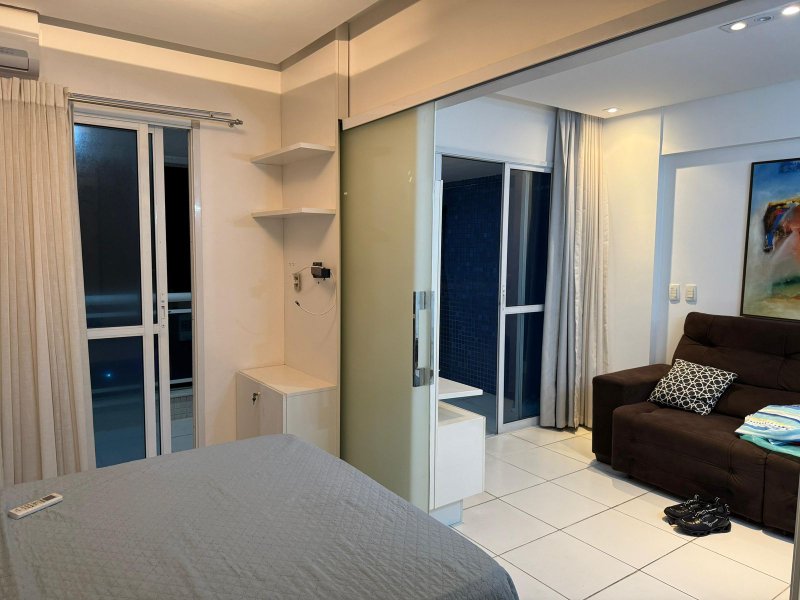 APARTAMENTO VISTA MAR QUARTO SALA VARANDA ÁREA DE SERVIÇO GARAGEM LOCAÇÃO NA BARRA!! Rua da Palmeira Salvador - 