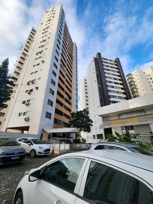 APARTAMENTO NASCENTE 2 SUÍTES DEPENDÊNCIA ÁREA DE SERVIÇO GARAGEM À VENDA NA GRAÇA! Rua Humberto de Campos Salvador - 
