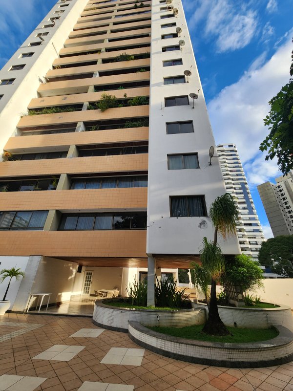 APARTAMENTO NASCENTE 2 SUÍTES DEPENDÊNCIA ÁREA DE SERVIÇO GARAGEM À VENDA NA GRAÇA! Rua Humberto de Campos Salvador - 