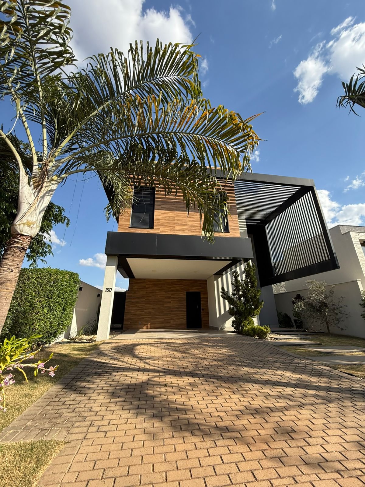 Sobrado à venda com 4 quartos, 320m² - Foto 1