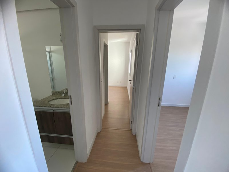 APARTAMENTO DE 2 DORMITÓRIOS NO CENTRO DE ARUJÁ DISPONIVEL PARA LOCAÇÃO!! Avenida João Manoel Arujá - 