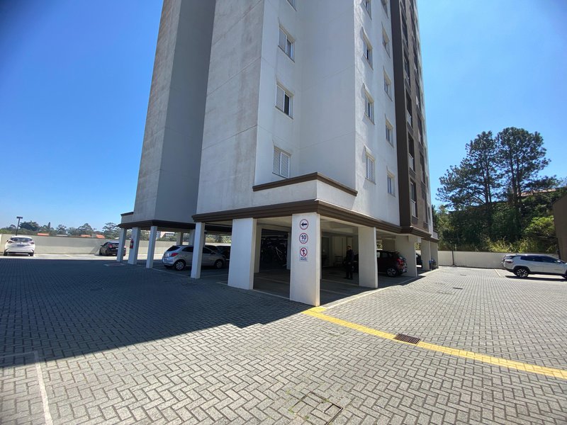 APARTAMENTO DE 2 DORMITÓRIOS NO CENTRO DE ARUJÁ DISPONIVEL PARA LOCAÇÃO!! Avenida João Manoel Arujá - 