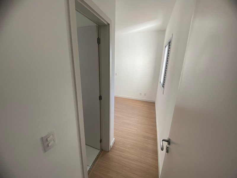 APARTAMENTO DE 2 DORMITÓRIOS NO CENTRO DE ARUJÁ DISPONIVEL PARA LOCAÇÃO!! Avenida João Manoel Arujá - 