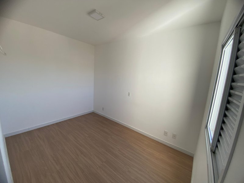 APARTAMENTO DE 2 DORMITÓRIOS NO CENTRO DE ARUJÁ DISPONIVEL PARA LOCAÇÃO!! Avenida João Manoel Arujá - 
