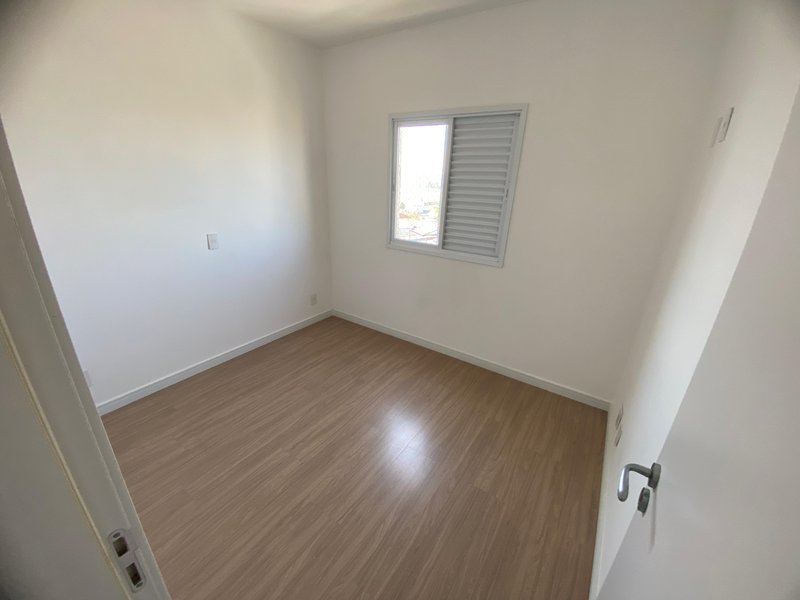 APARTAMENTO DE 2 DORMITÓRIOS NO CENTRO DE ARUJÁ DISPONIVEL PARA LOCAÇÃO!! Avenida João Manoel Arujá - 
