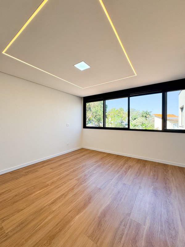 Residência Exclusiva no Arujá 5 Av. Benedito Manoel dos Santos Arujá - 