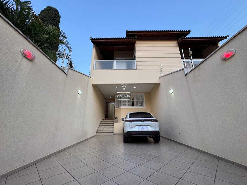 Sobrado 3 suítes + 4 vagas de garagem  Guarulhos - 