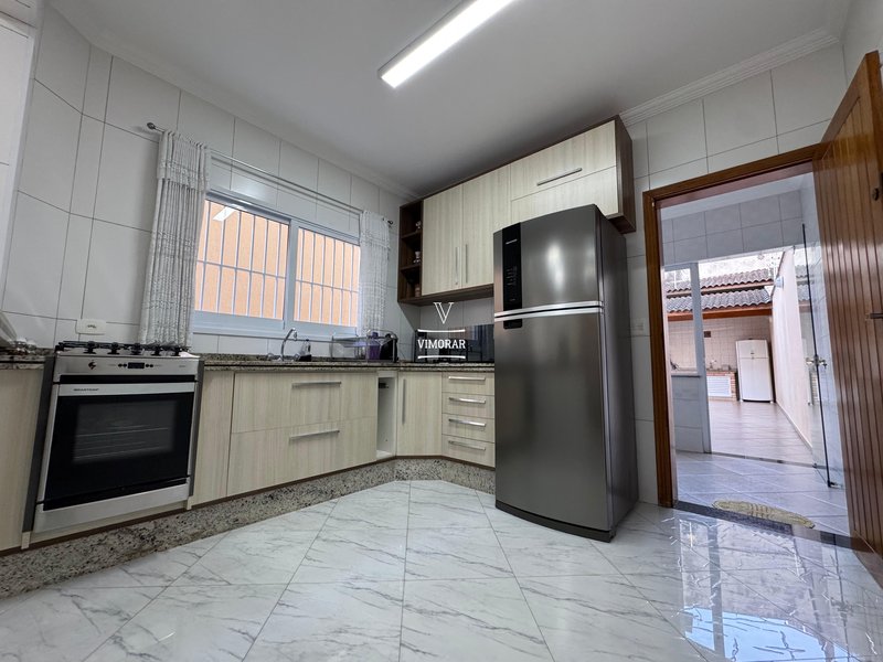 Sobrado 3 suítes + 4 vagas de garagem  Guarulhos - 