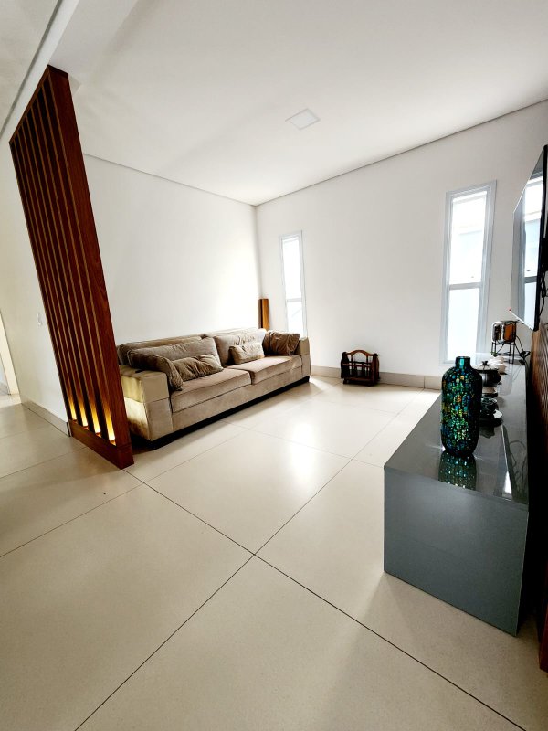 Casa à venda em condomínio alto padrão Rua Sabiá Santana de Parnaíba - 