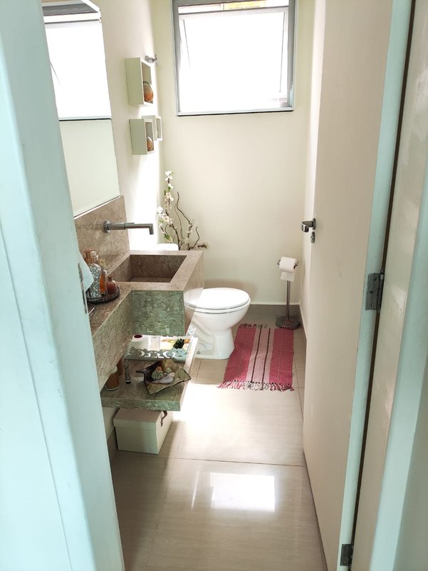 Casa à venda em condomínio alto padrão Rua Sabiá Santana de Parnaíba - 